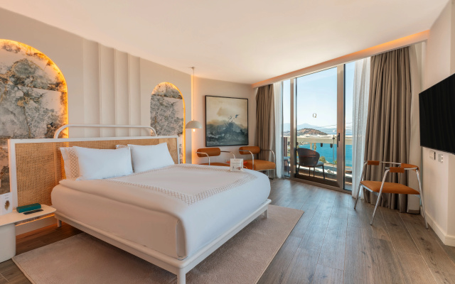Qlusive Hotel