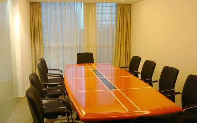 Q Box Hotel (Former Holiday Inn Express Meilong)