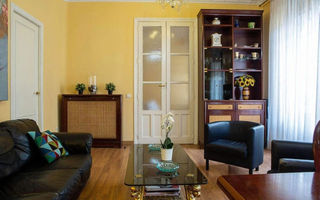 Lovely 3bed W/balcony in Madrid City Center