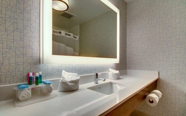 Holiday Inn Express & Suites Aurora - Naperville by IHG