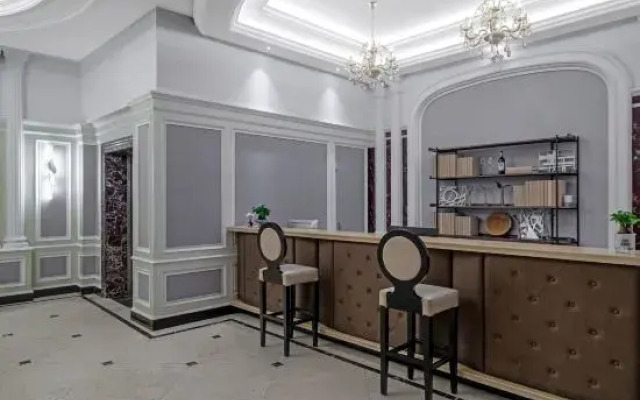 Ruijia LiLan Ruibai-Yun Hotel (Deqing West Railway Station)