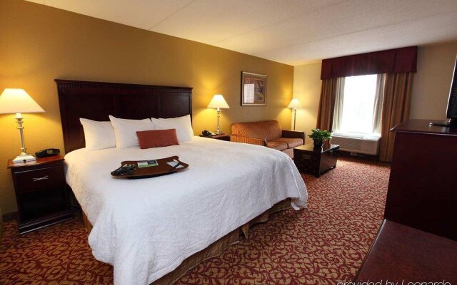 Hampton Inn & Suites Charlottesville-At the University