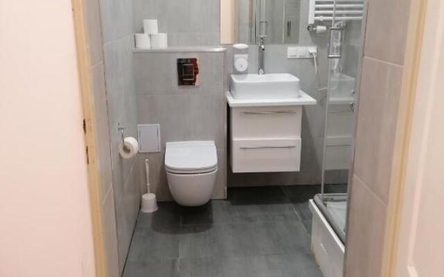 Hostel Tulip - Pokój 7 ze wspólną łazienką i kuchnią