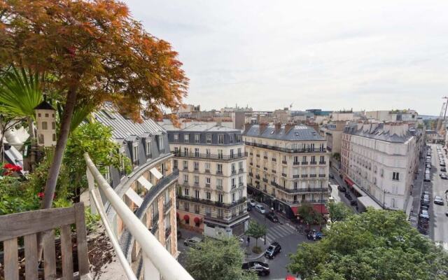 Stunning 3 Bed Apt With Balcony Near Champs Elysée