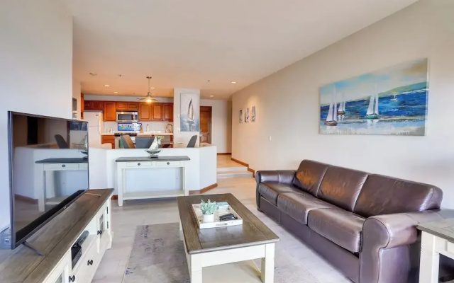 Bright Catalina Island Condo w/ Ocean Views!