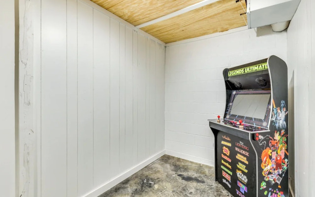 Serene Bella Vista Getaway Near Trails!