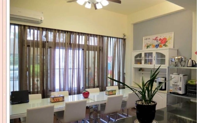 Fifi House