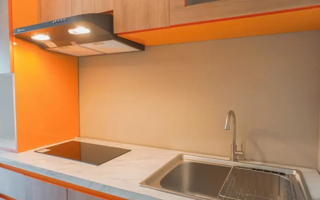 Cozy Studio Apartment At Gateway Park Lrt City Bekasi