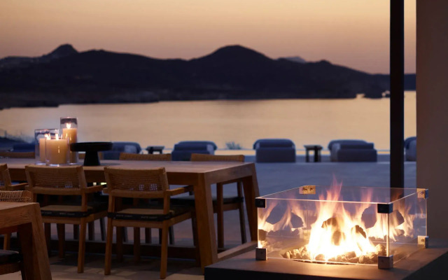 White Coast Pool Suites