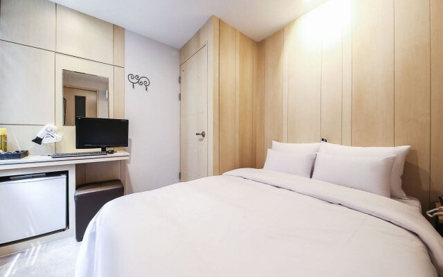 Moon Hotel