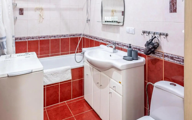 Just another comfy apartment on the main squere. 2 bedrooms, own heating, AC