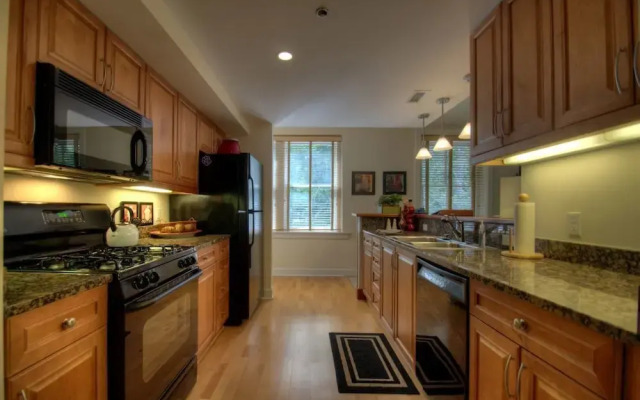 Biltmore Village Hideaway - 2 Br Condo