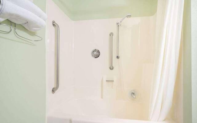 Bison Inn and Suites