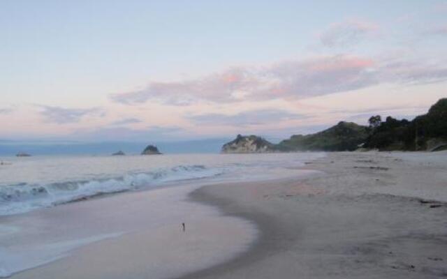 BEACH FRONT:Palms-on-the-beach.KAITERITERI.