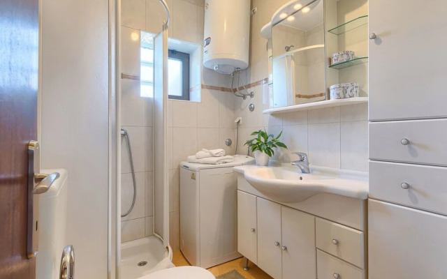 Chiara Bu Inija in Bu Inija