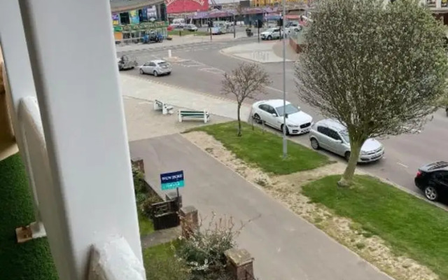 OYO Queens Hotel, Skegness Pier