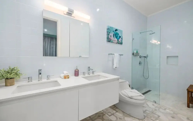 Oceanside Luxury The Cove Palm Beach 2BR 2 5BA