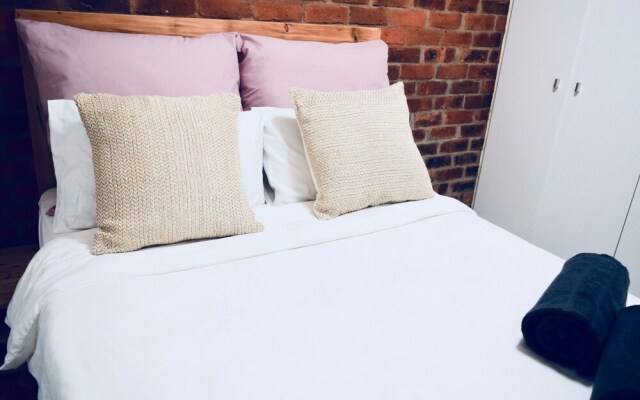 1 Bedroom Apartment With Balcony in Woodstock