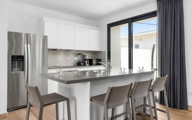Serene Designer Gem Walk to Beach Strip Pool