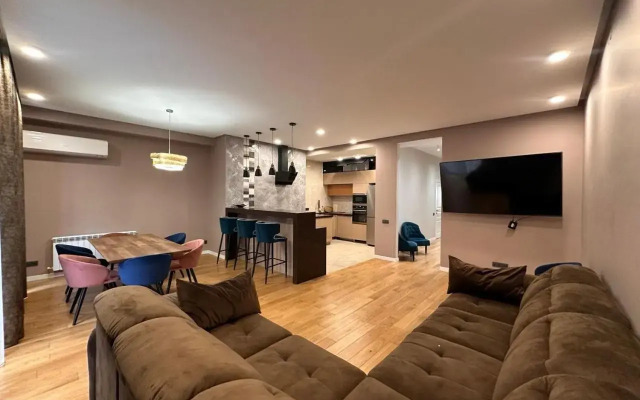 2 Bedroom Apt on Republic Square