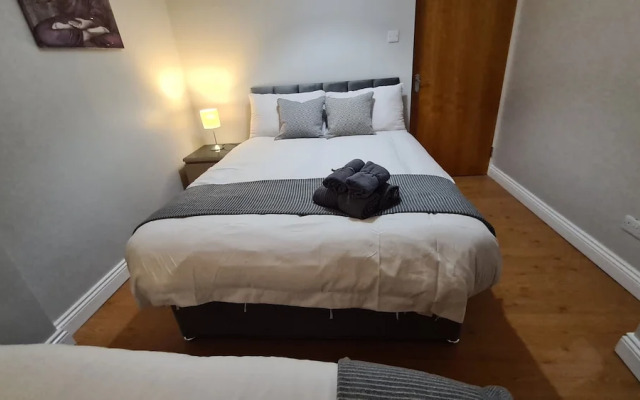 Waterworks En Suite Rooms with Private Living Room