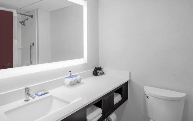 Holiday Inn Express & Suites Asheville SW - Outlet Ctr Area by IHG