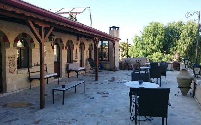 Jerveni Cave Hotel