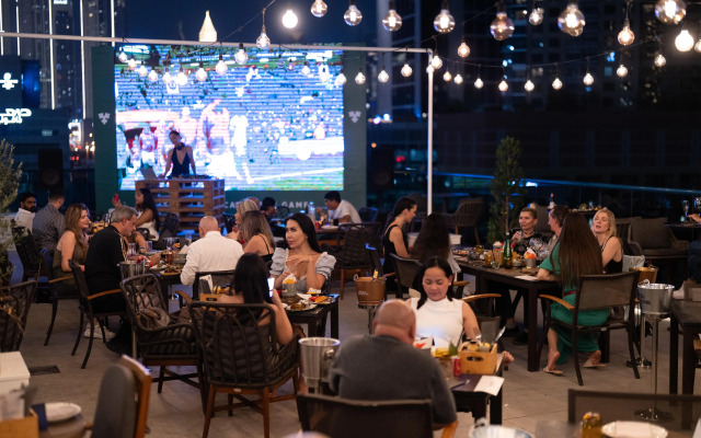 Отель Radisson Blu Hotel, Dubai Canal View