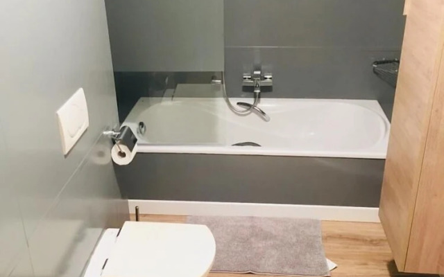 Large Art Deco Flat 100m2 in City Center - Parking