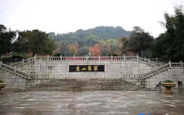 Xana Hotelle (Yichunshi Zhengfu Railway Station)