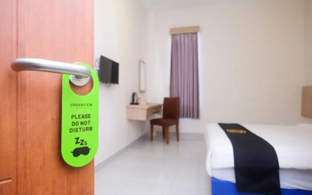 Urbanview Hotel DJ Inn Tegal