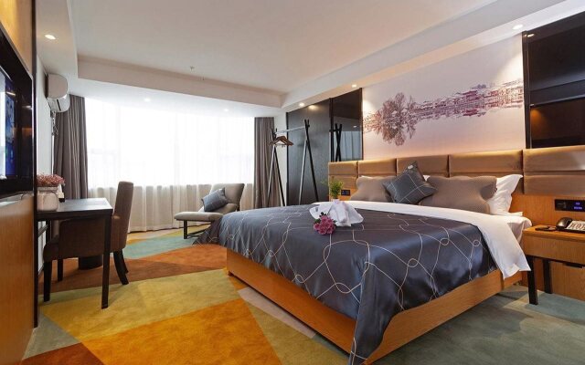 Chonpines Hotels· Jingzhou Ancient City Dongmen