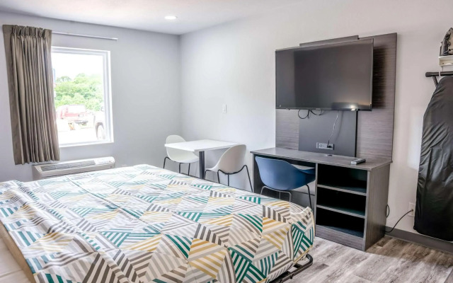 Studio 6 Claremore, OK