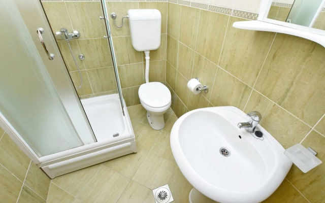 Apartments and Rooms Iva