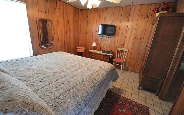 La Grange Cabin - Two Bedroom Cabin
