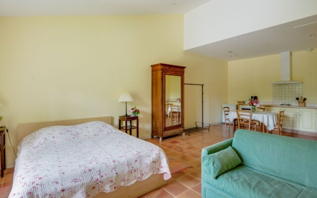 Secluded Holiday Home in Rustrel With Swimming Pool