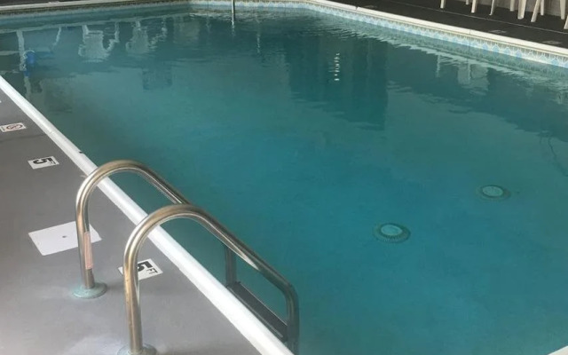 Quality Inn and Suites Arnold - St Louis