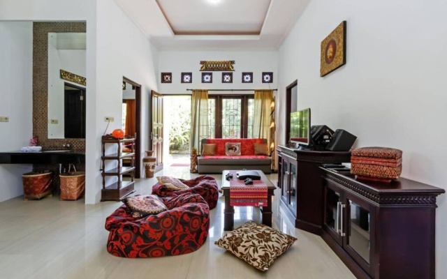 Tropical house in Nusa Dua. Beach in 150m. Garden. Fast to airport! Fast internet – Guest Rooms – Benoa