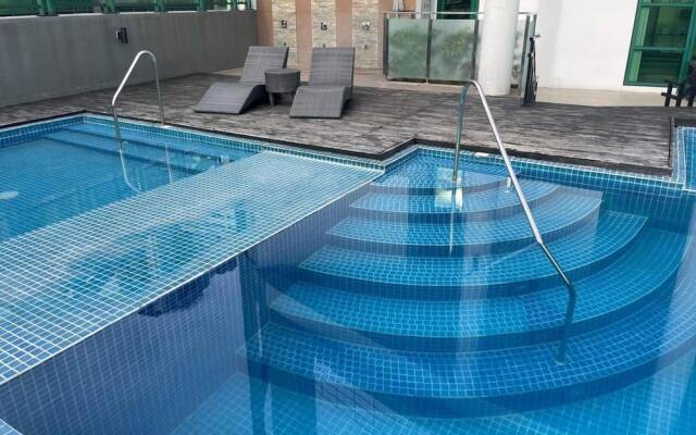 Elegant Condo at Symphony Tower 26C