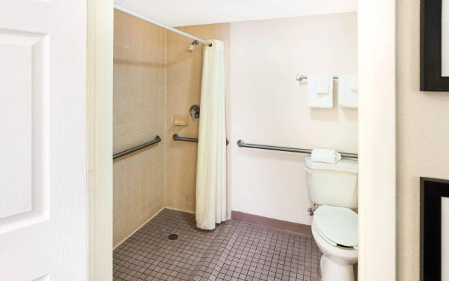 University Inn & Suites San Antonio