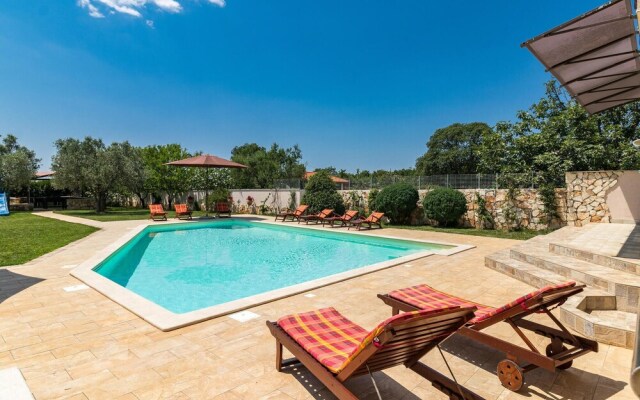 Stunning Home in Pula With Wifi and 6 Bedrooms