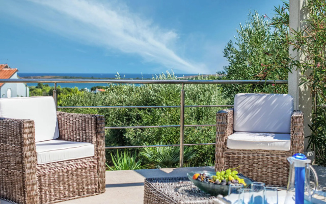 Spacious Detached Villa with Pool near Pula with sea View