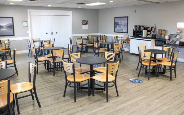 Super 8 by Wyndham Edmonton South