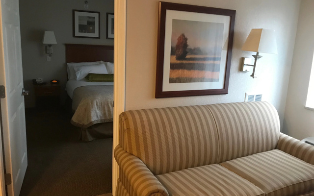 Candlewood Suites Kansas City Airport