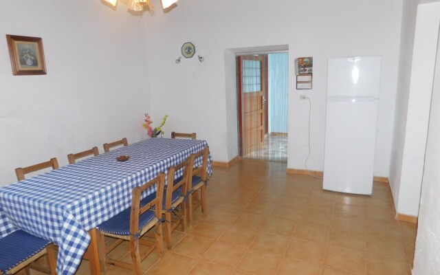Spacious Villa Ideal Families and Groups