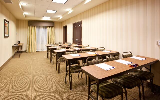 Holiday Inn Express Hotel & Suites Fresno South by IHG