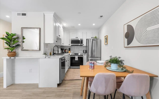 Central 2-Br City Sanctuary - Commuter-Friendly