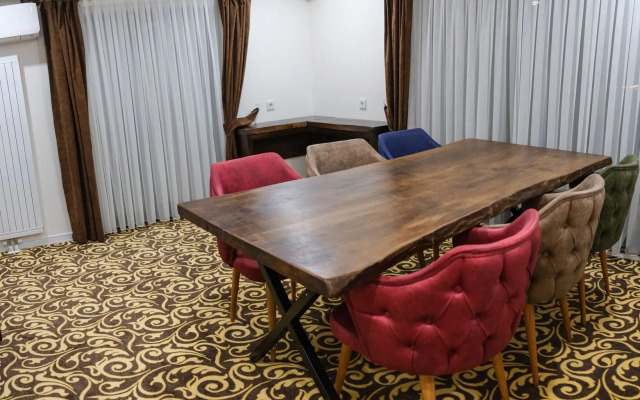 Çınar Han Otel ve Cafe