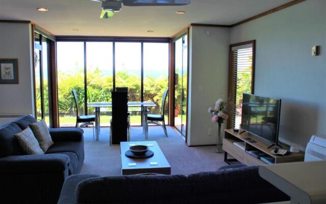 Lake View Garden Apartment