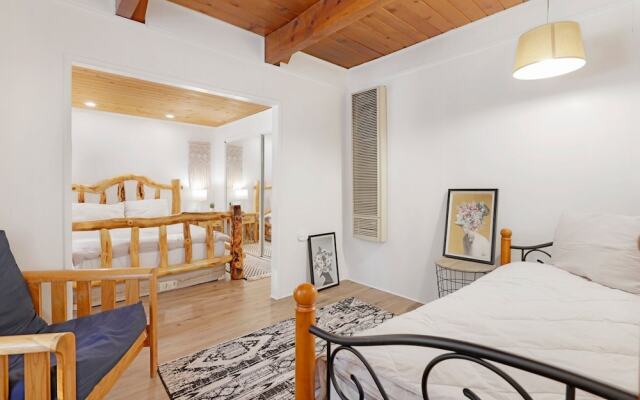 THE Bear Bauhaus #2106